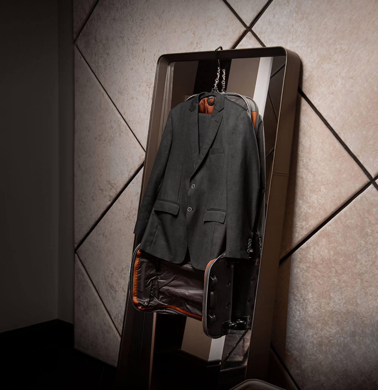 Чемодан HL700 BORK