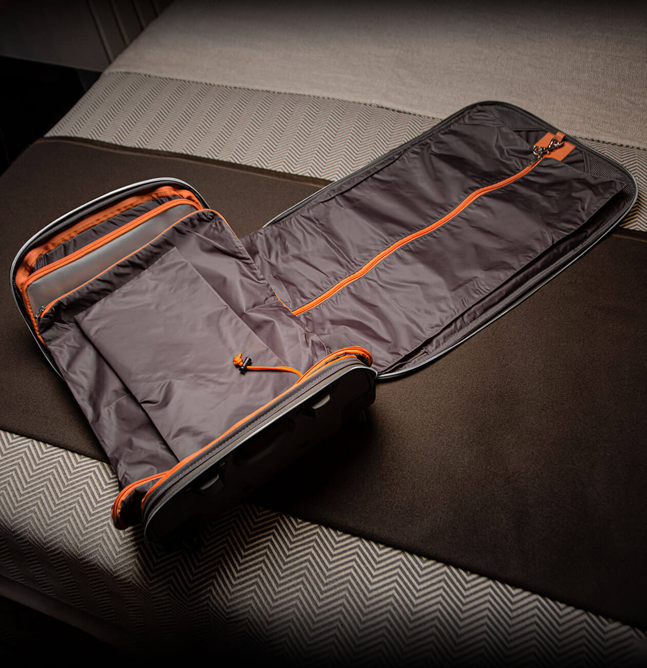 Чемодан HL700 BORK