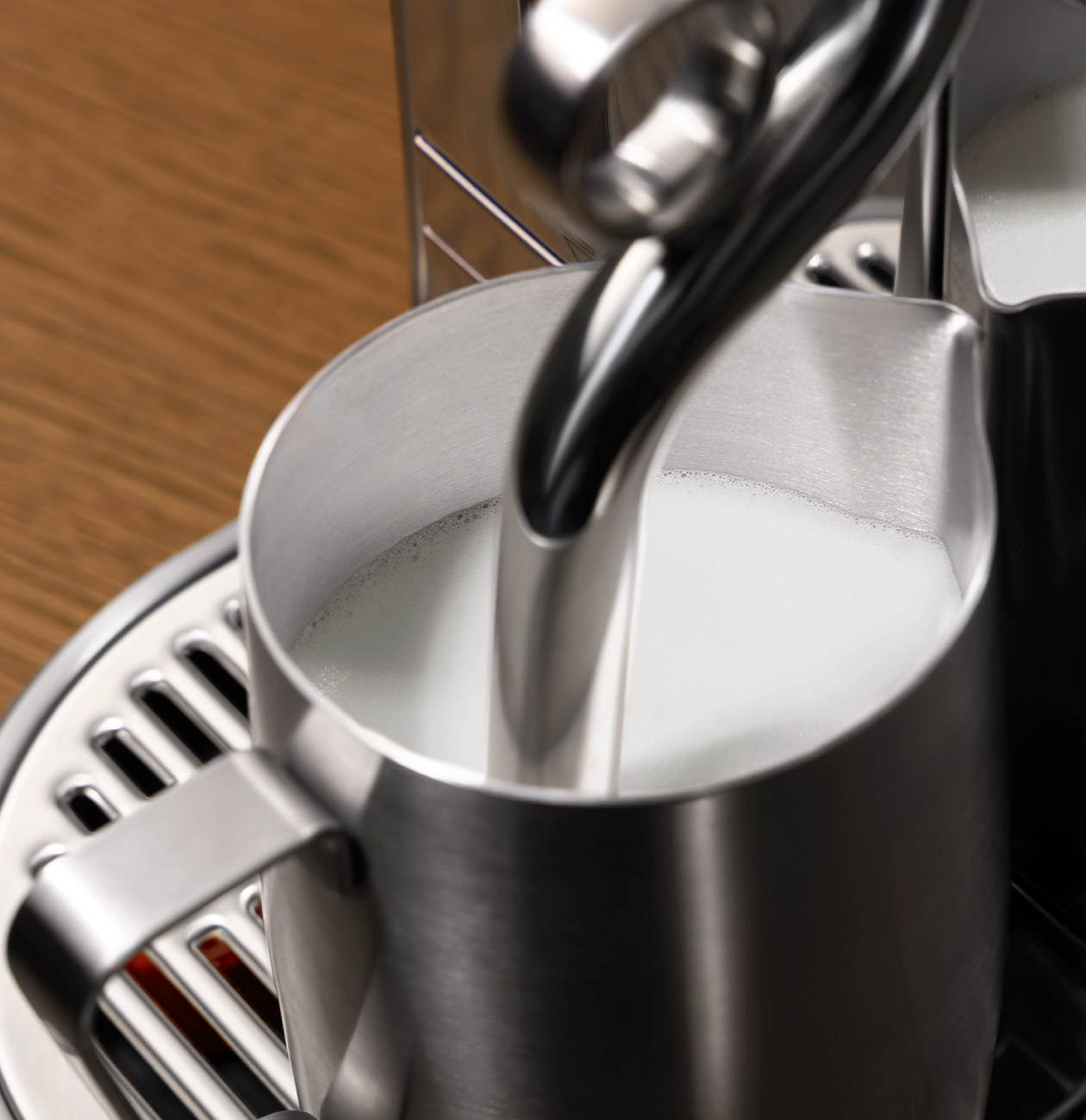 Капсульная кофемашина C830 Creatista Plus BORK