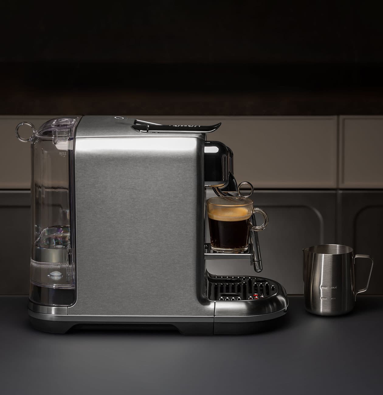 Капсульная кофемашина C831 Creatista Pro BORK