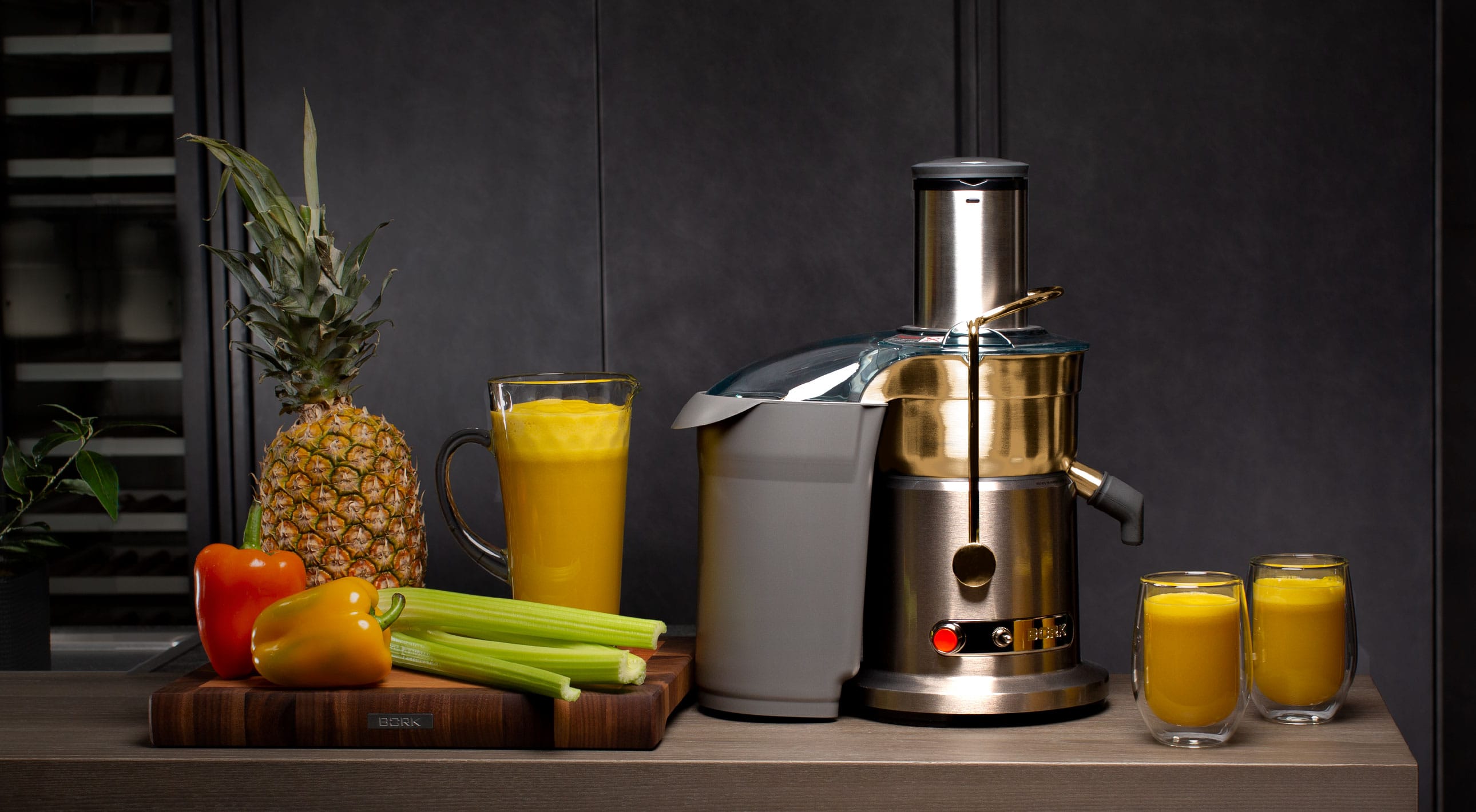 Соковыжиматель BORK S800 Gold - фото 1