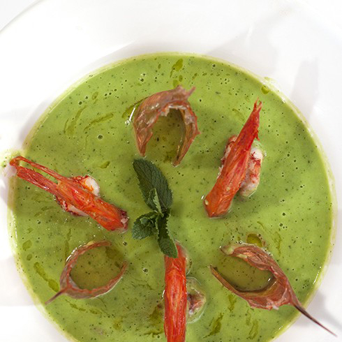 Крем-суп из зеленого горошка и креветками