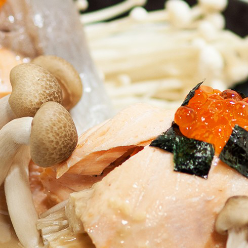 Филе лосося с грибами эноки