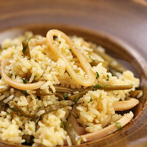 Рис с фасолью и кальмарами