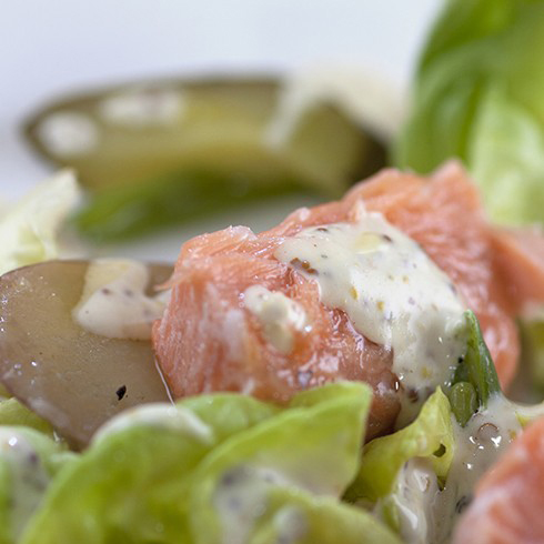 Салат с копченым  лососем